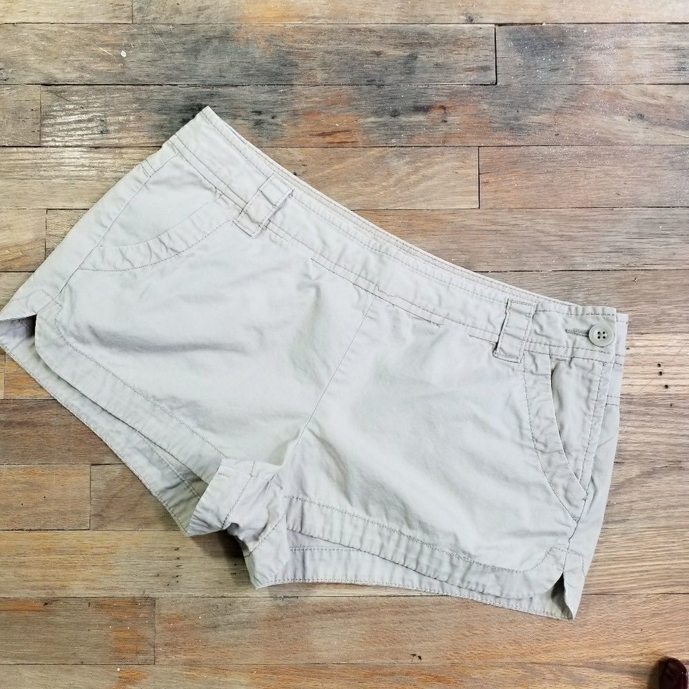 Old Navy crop shorts closes on side mid-rise 4